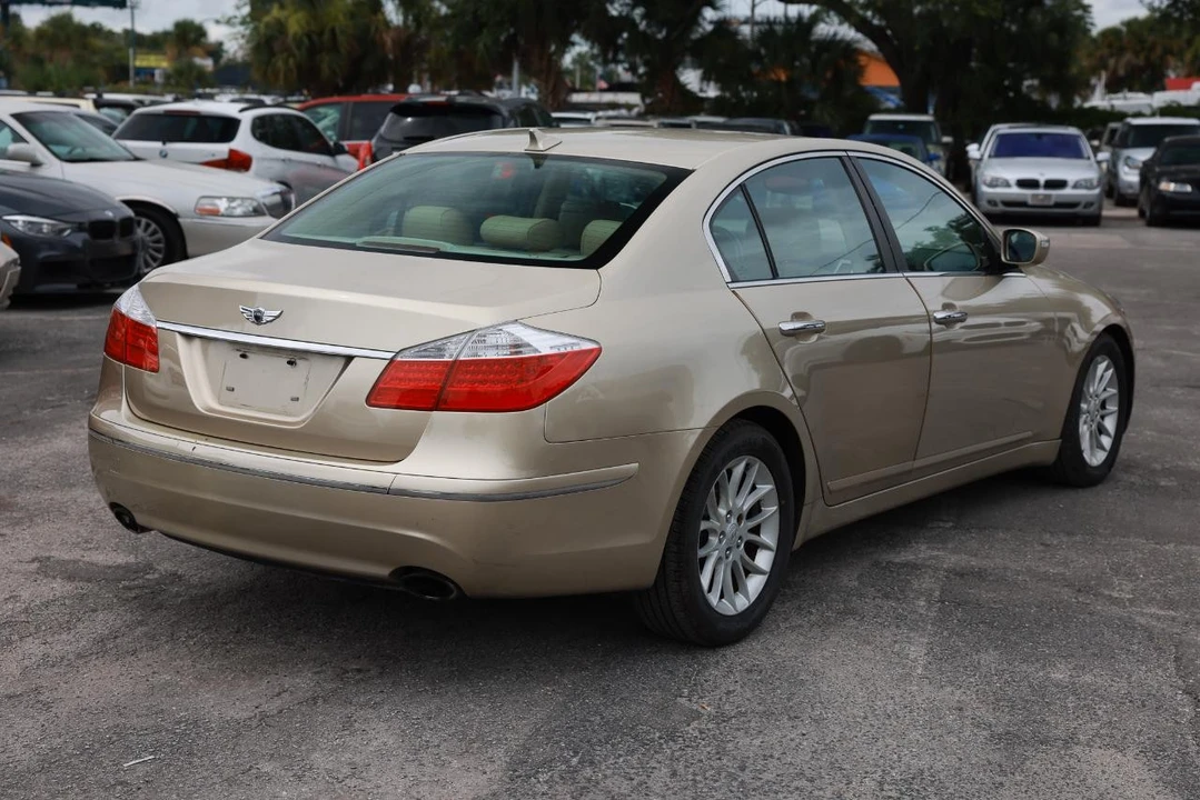 2011 Hyundai Genesis - Image 11 of 31