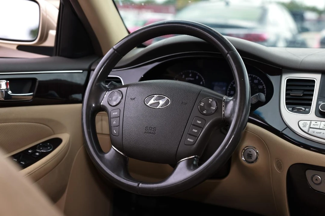 2011 Hyundai Genesis - Image 29 of 31