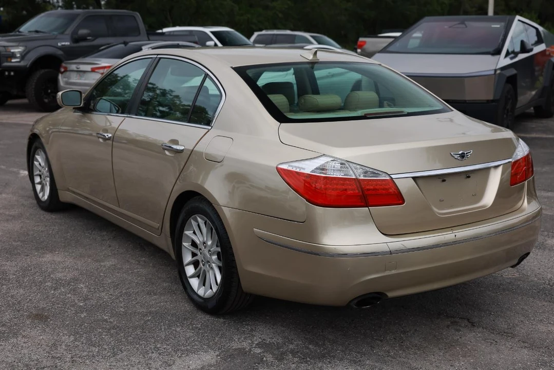 2011 Hyundai Genesis - Image 5 of 31