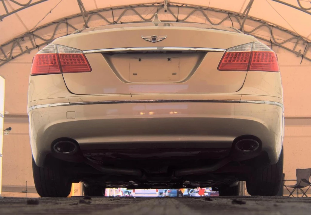2011 Hyundai Genesis - Image 7 of 17