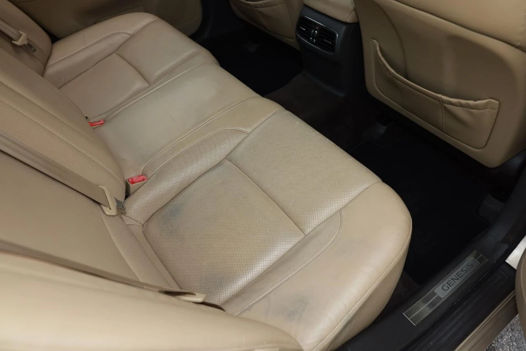 2011 Hyundai Genesis - Image 12 of 31