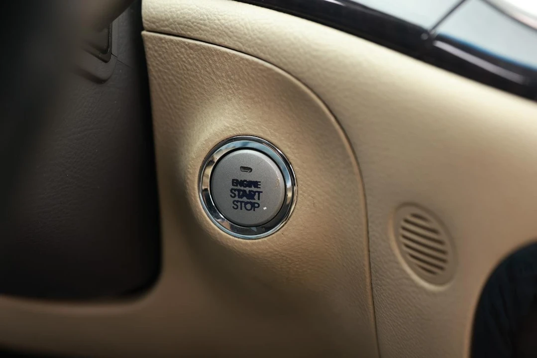 2011 Hyundai Genesis - Image 30 of 31