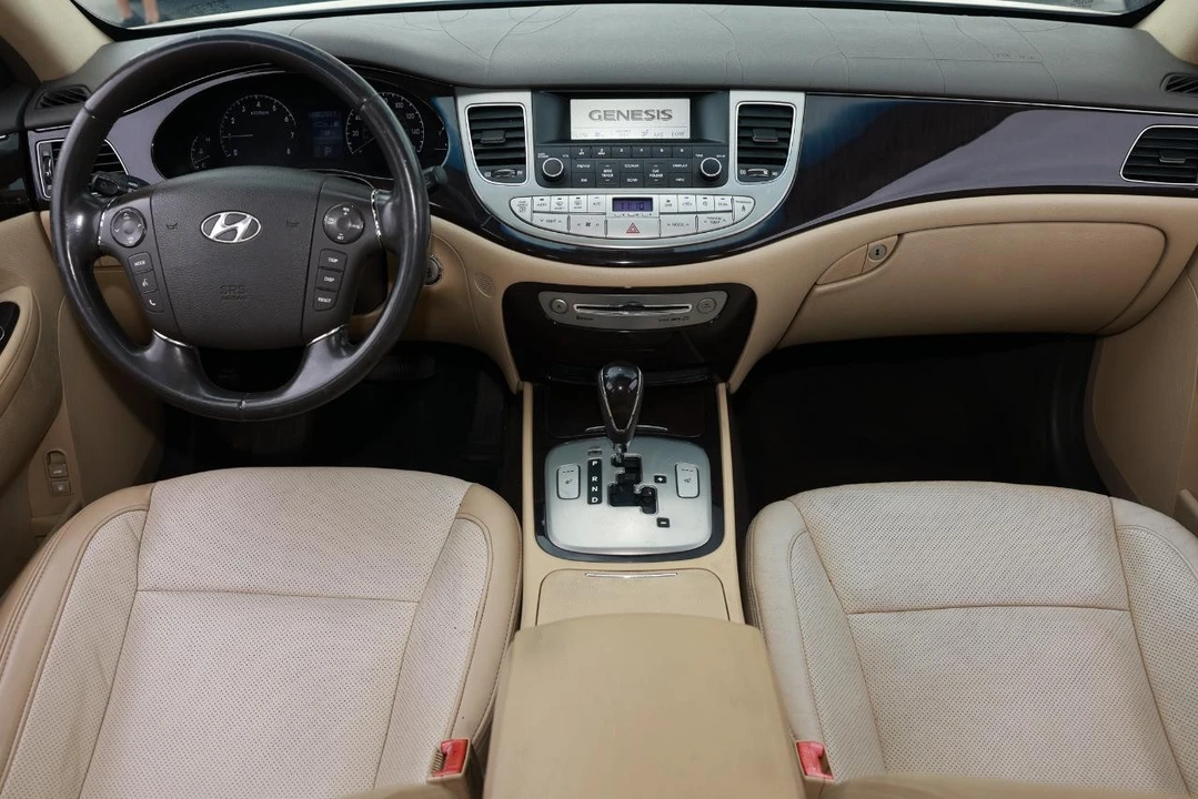 2011 Hyundai Genesis - Image 2 of 31