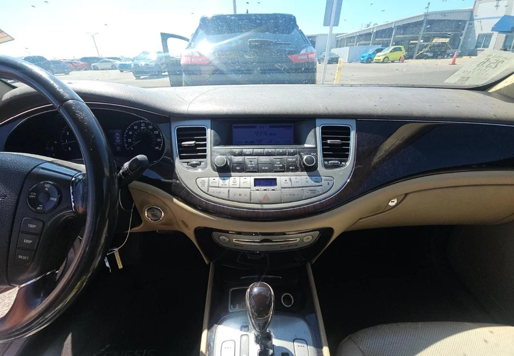 2011 Hyundai Genesis - Image 13 of 17
