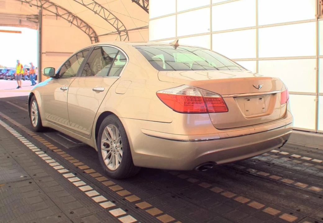 2011 Hyundai Genesis - Image 8 of 17