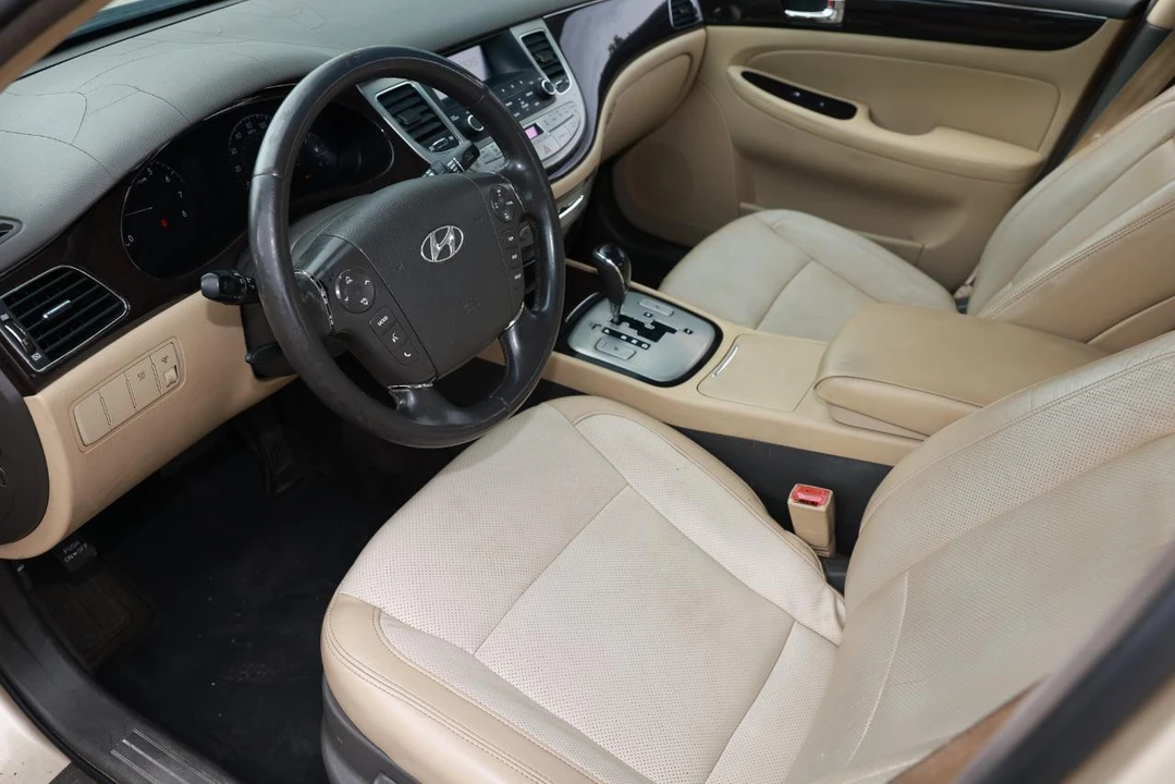 2011 Hyundai Genesis - Image 4 of 31
