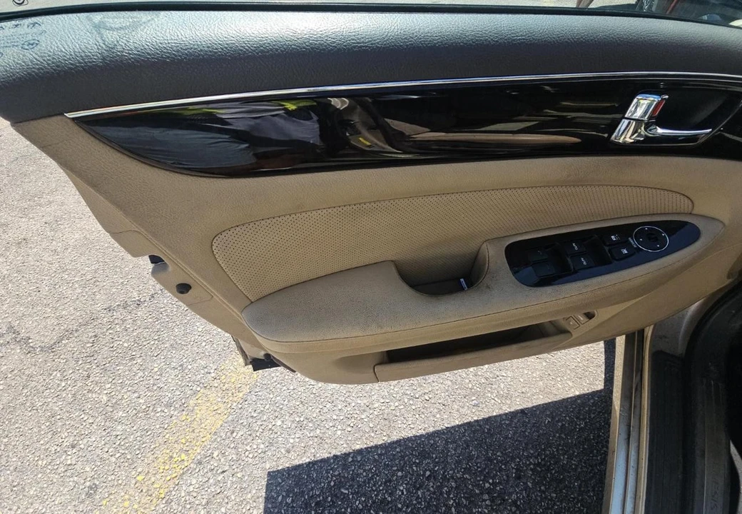 2011 Hyundai Genesis - Image 11 of 17