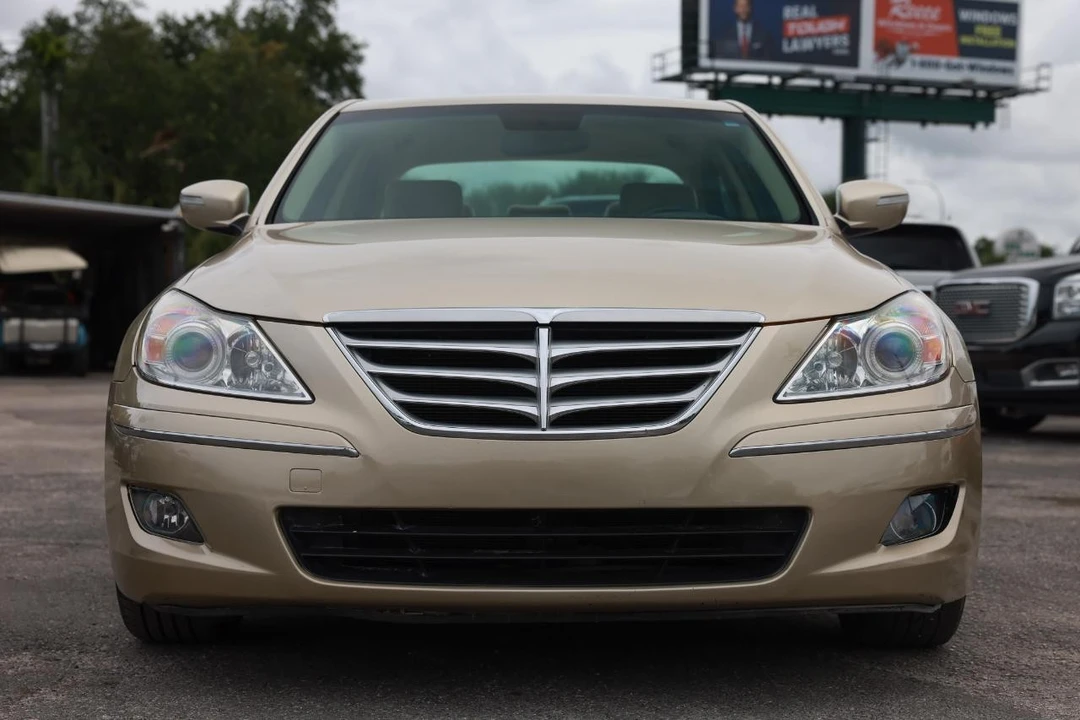2011 Hyundai Genesis - Image 17 of 31
