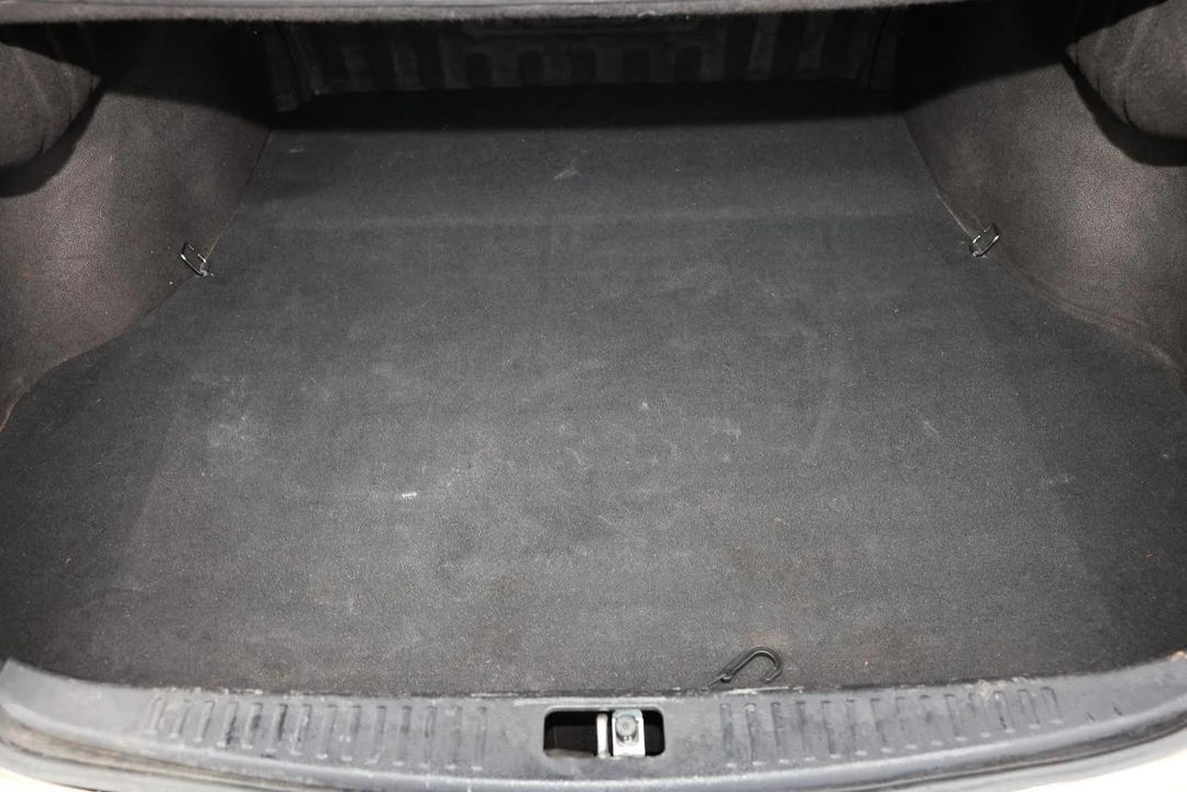 2011 Hyundai Genesis - Image 23 of 31