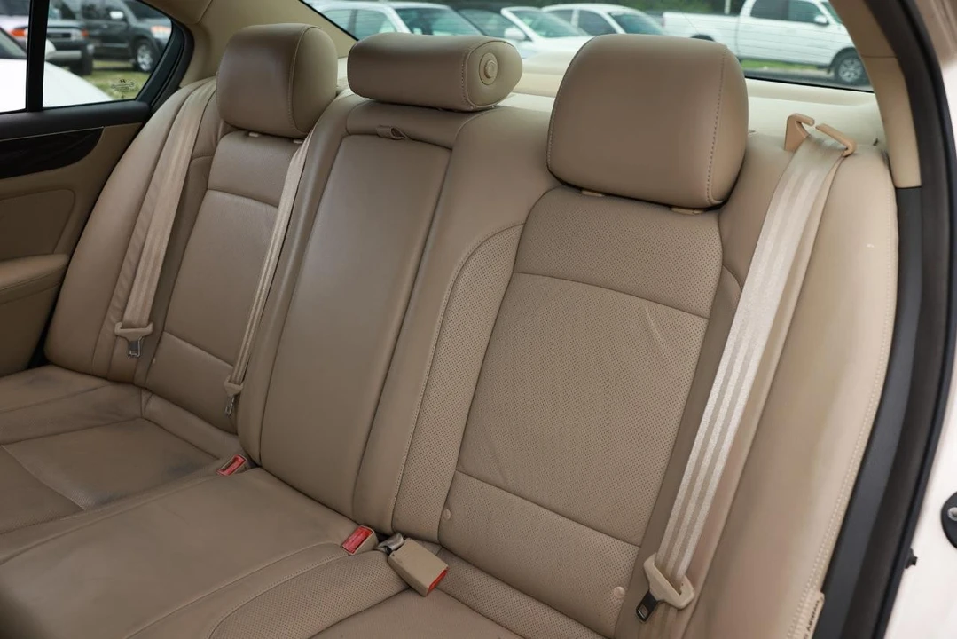 2011 Hyundai Genesis - Image 8 of 31