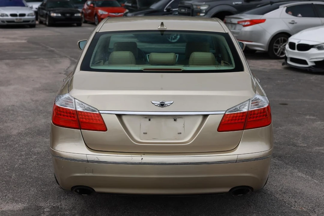 2011 Hyundai Genesis - Image 9 of 31