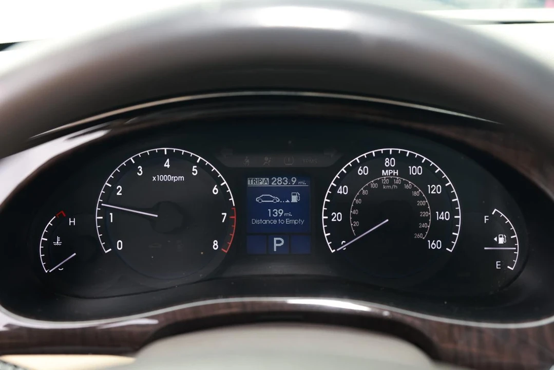 2011 Hyundai Genesis - Image 28 of 31