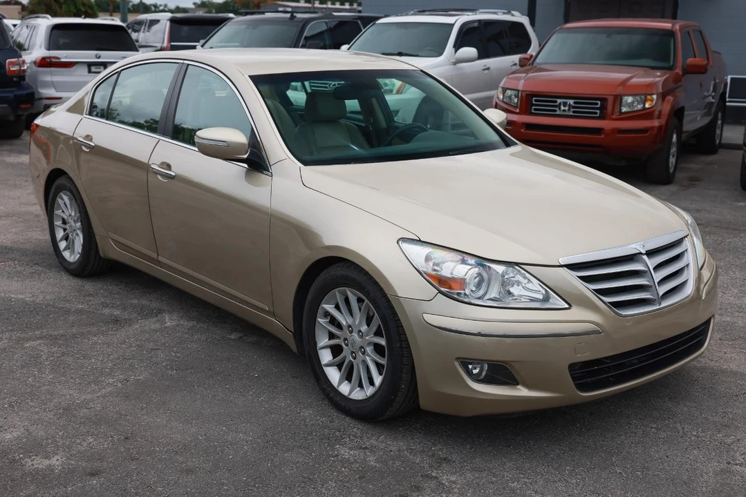 2011 Hyundai Genesis - Image 15 of 31