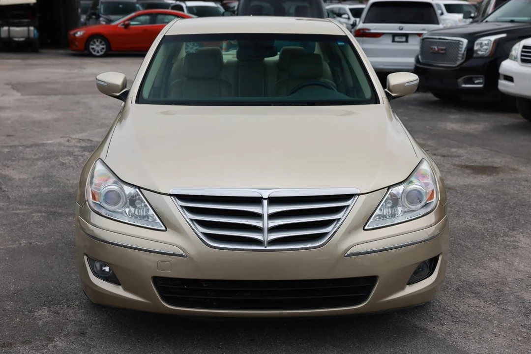 2011 Hyundai Genesis - Image 19 of 31