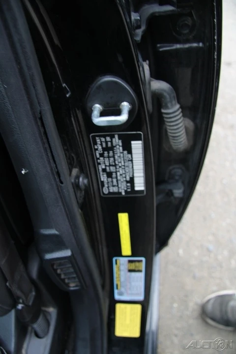 2011 Hyundai Genesis - Image 13 of 21