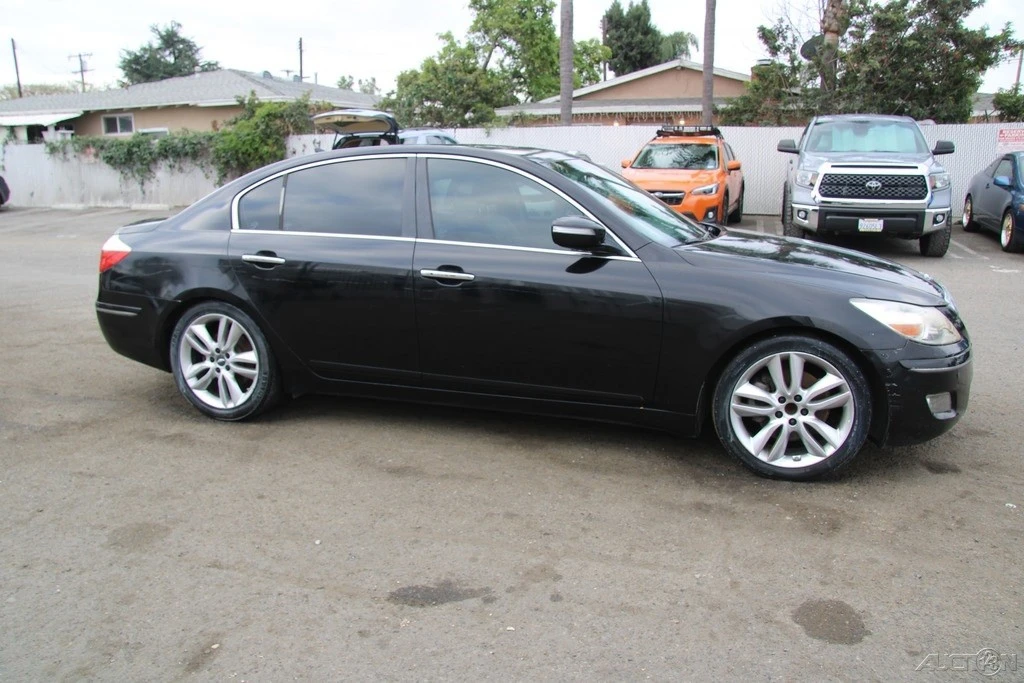 2011 Hyundai Genesis - Image 9 of 21