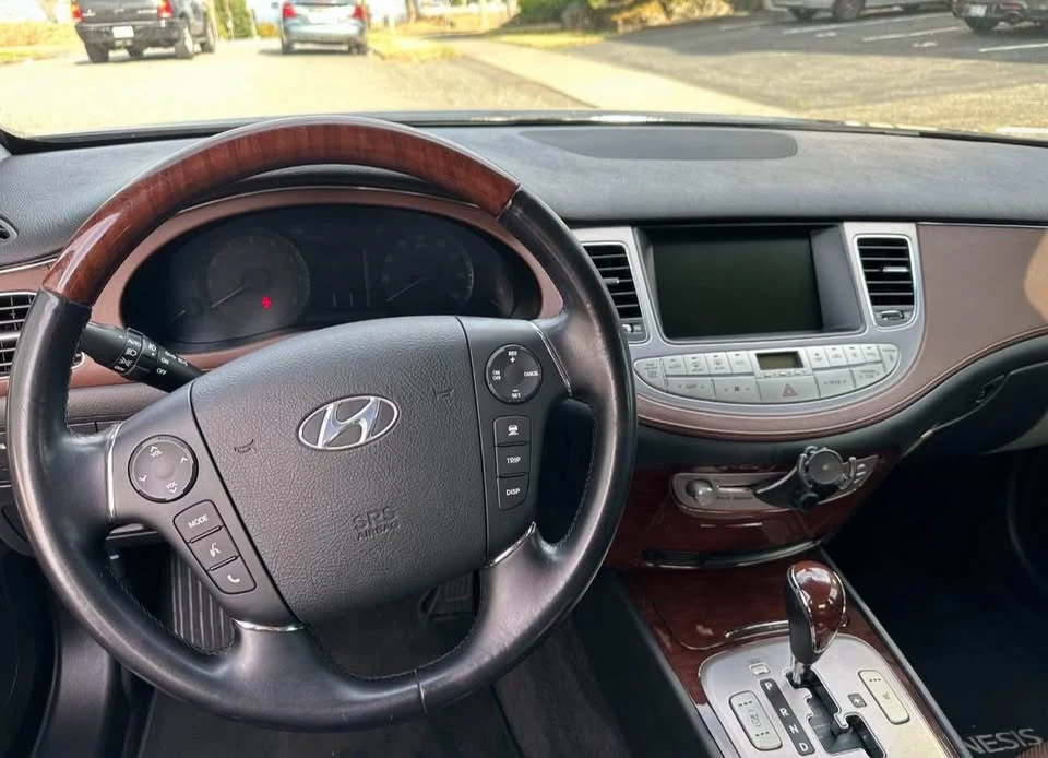 2011 Hyundai Genesis - Image 5 of 9