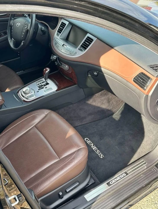 2011 Hyundai Genesis - Image 6 of 9