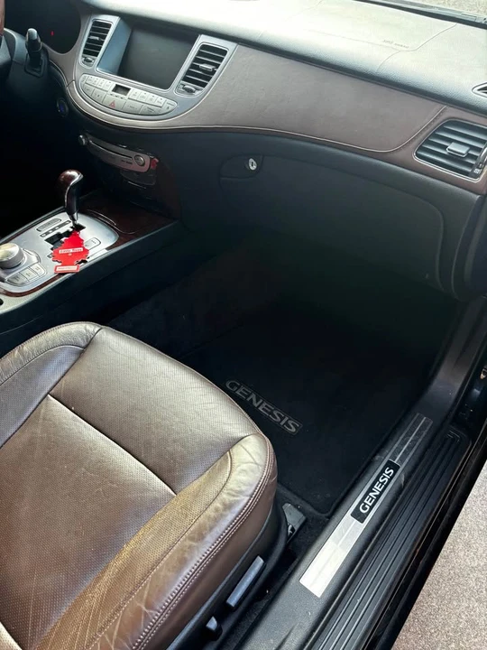 2011 Hyundai Genesis - Image 6 of 11