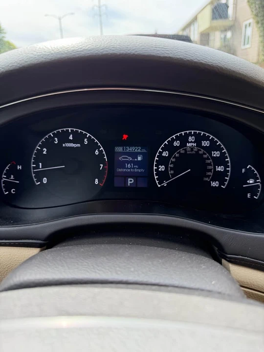 2011 Hyundai Genesis - Image 7 of 12