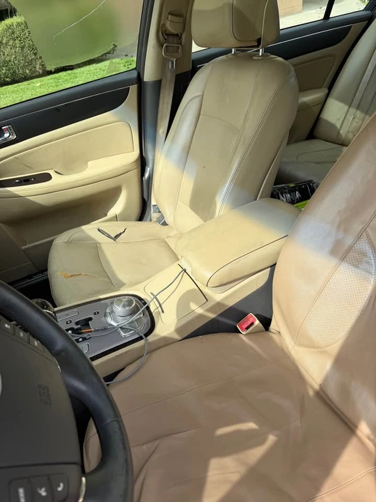 2011 Hyundai Genesis - Image 10 of 12