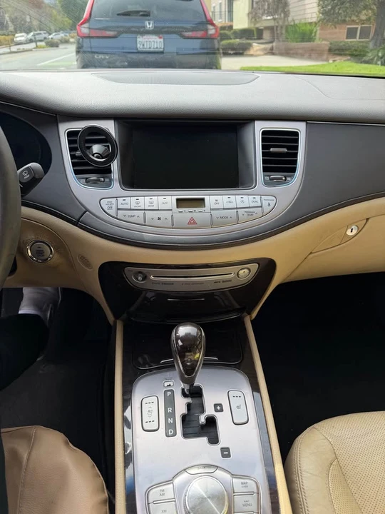 2011 Hyundai Genesis - Image 5 of 12