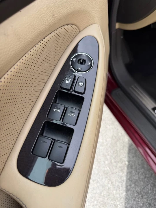 2011 Hyundai Genesis - Image 4 of 12