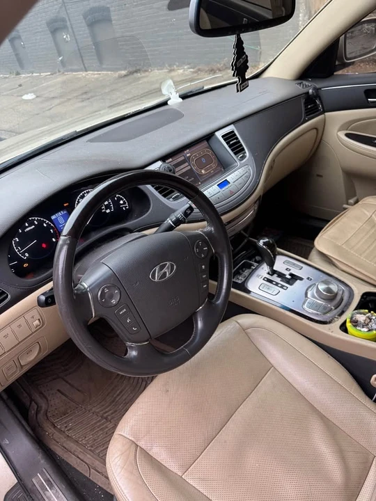 2011 Hyundai Genesis - Image 6 of 7