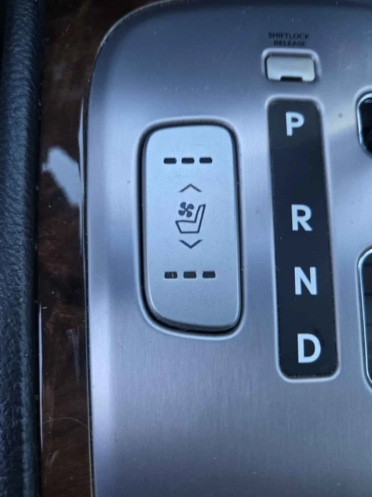2011 Hyundai Genesis - Image 7 of 11