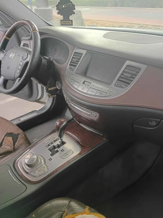 2011 Hyundai Genesis - Image 4 of 6