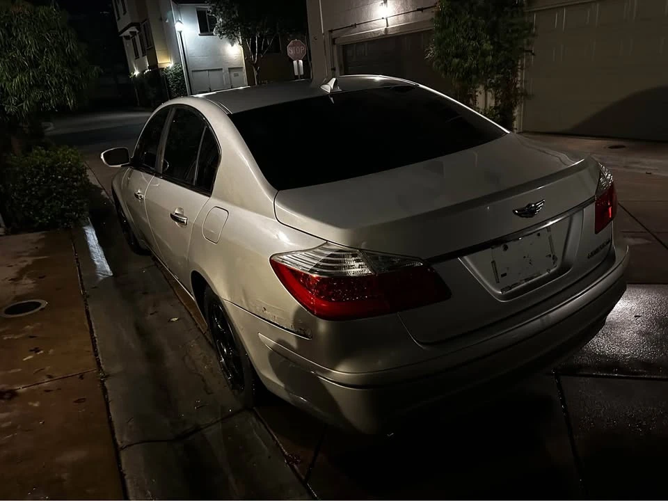 2011 Hyundai Genesis - Image 5 of 8
