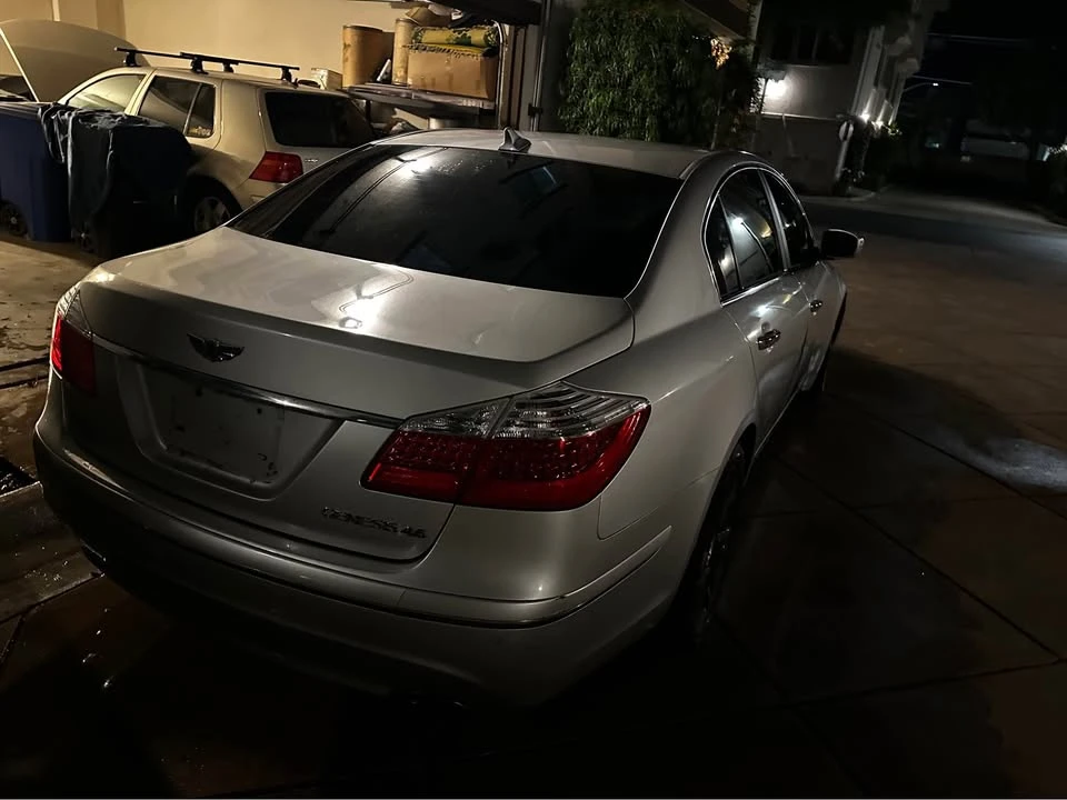 2011 Hyundai Genesis - Image 6 of 8