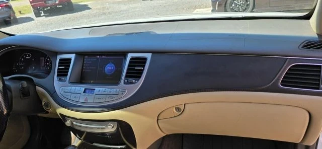 2011 Hyundai Genesis - Image 13 of 20