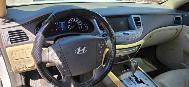 2011 Hyundai Genesis - Image 12 of 20