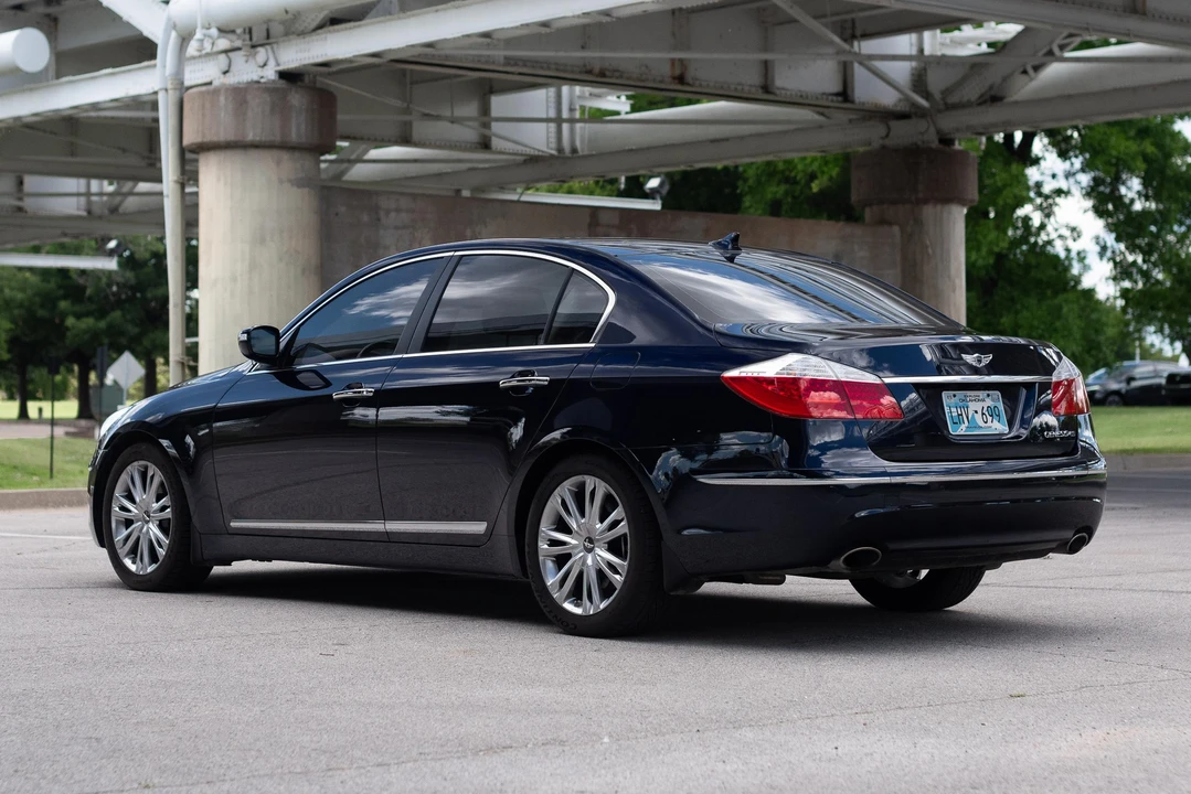 2011 Hyundai Genesis - Image 4 of 31