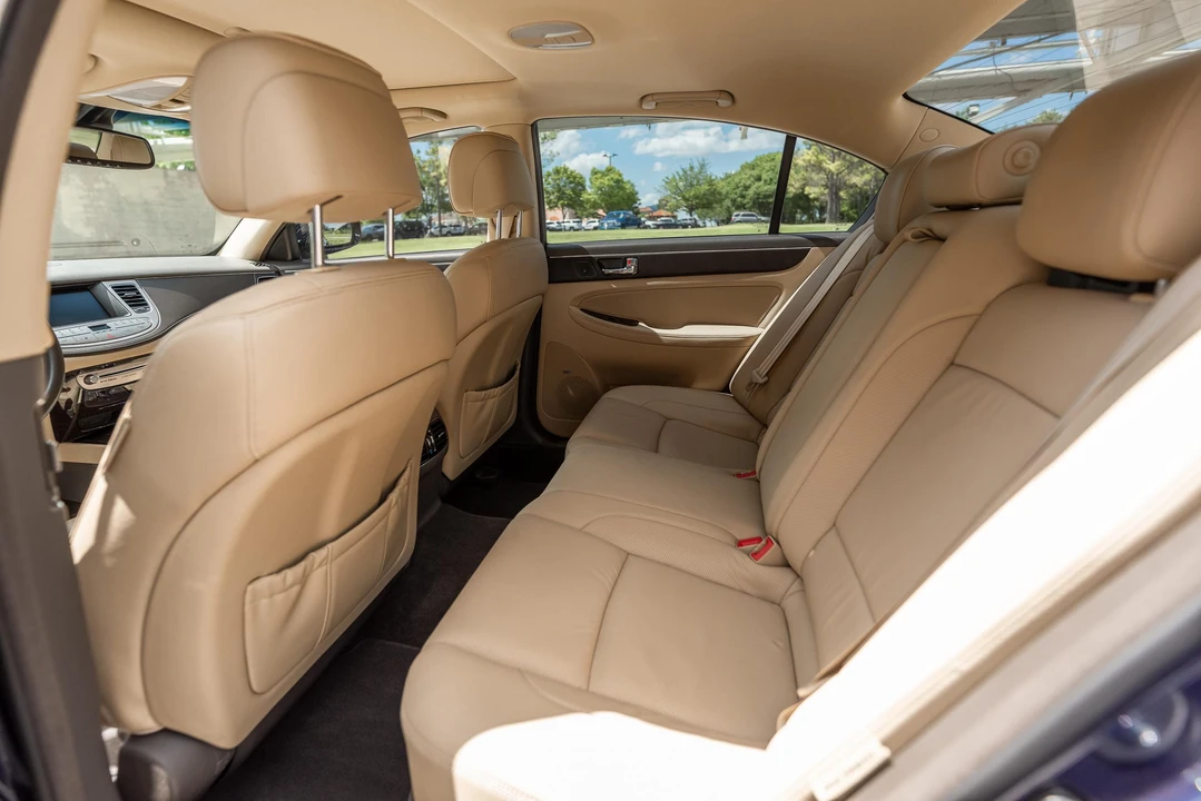 2011 Hyundai Genesis - Image 22 of 31
