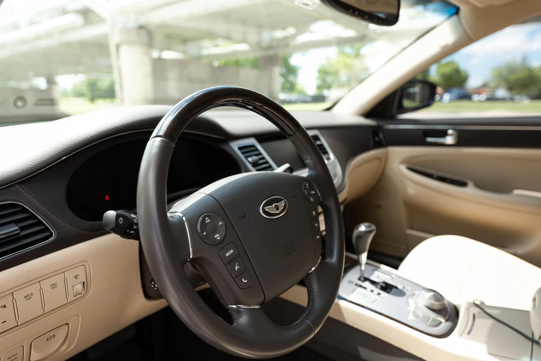 2011 Hyundai Genesis - Image 30 of 31