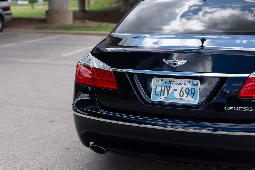 2011 Hyundai Genesis - Image 12 of 31