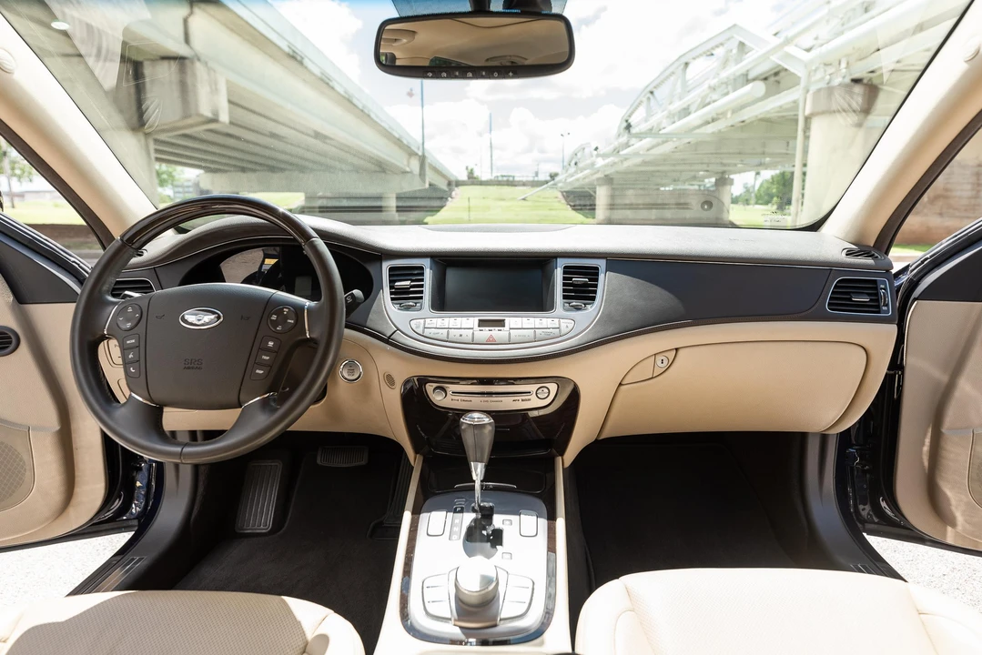 2011 Hyundai Genesis - Image 20 of 31