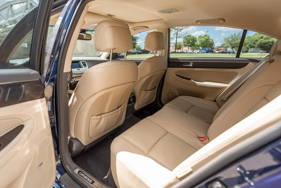 2011 Hyundai Genesis - Image 27 of 31
