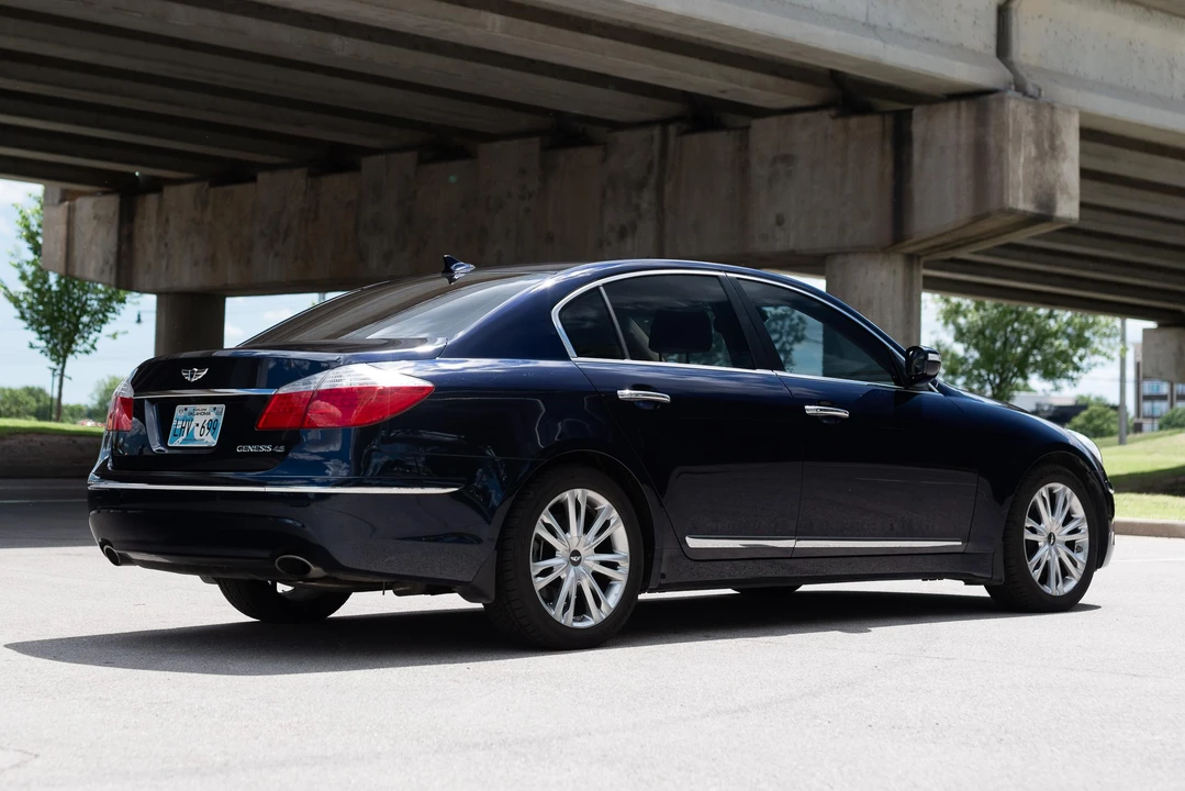 2011 Hyundai Genesis - Image 7 of 31