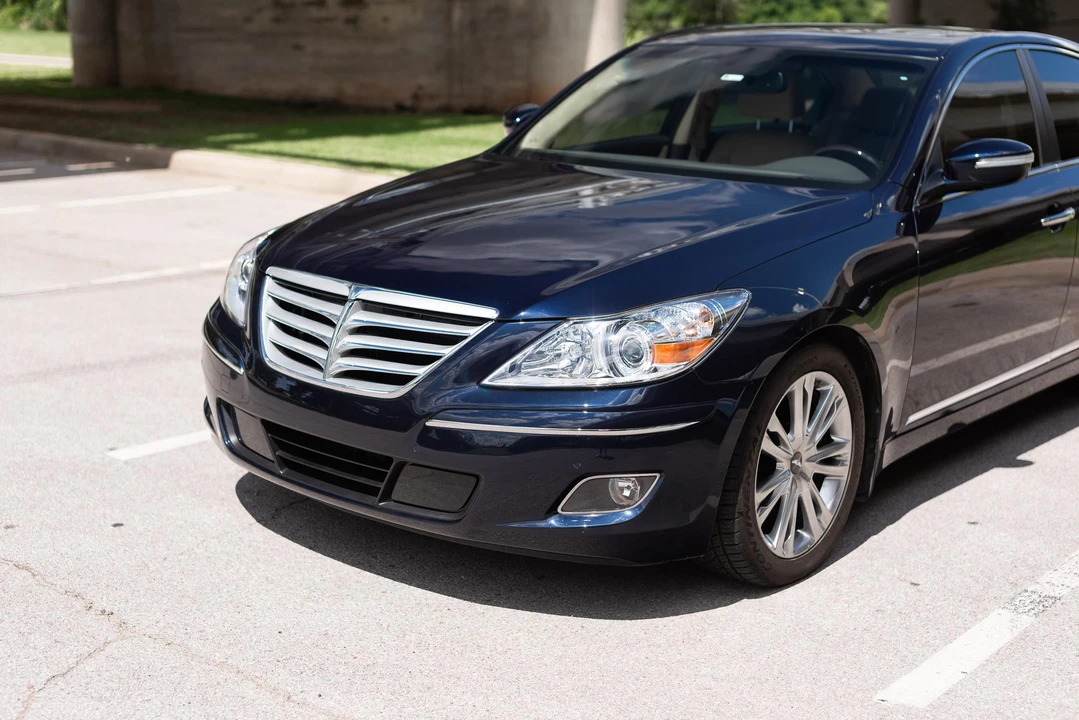 2011 Hyundai Genesis - Image 9 of 31