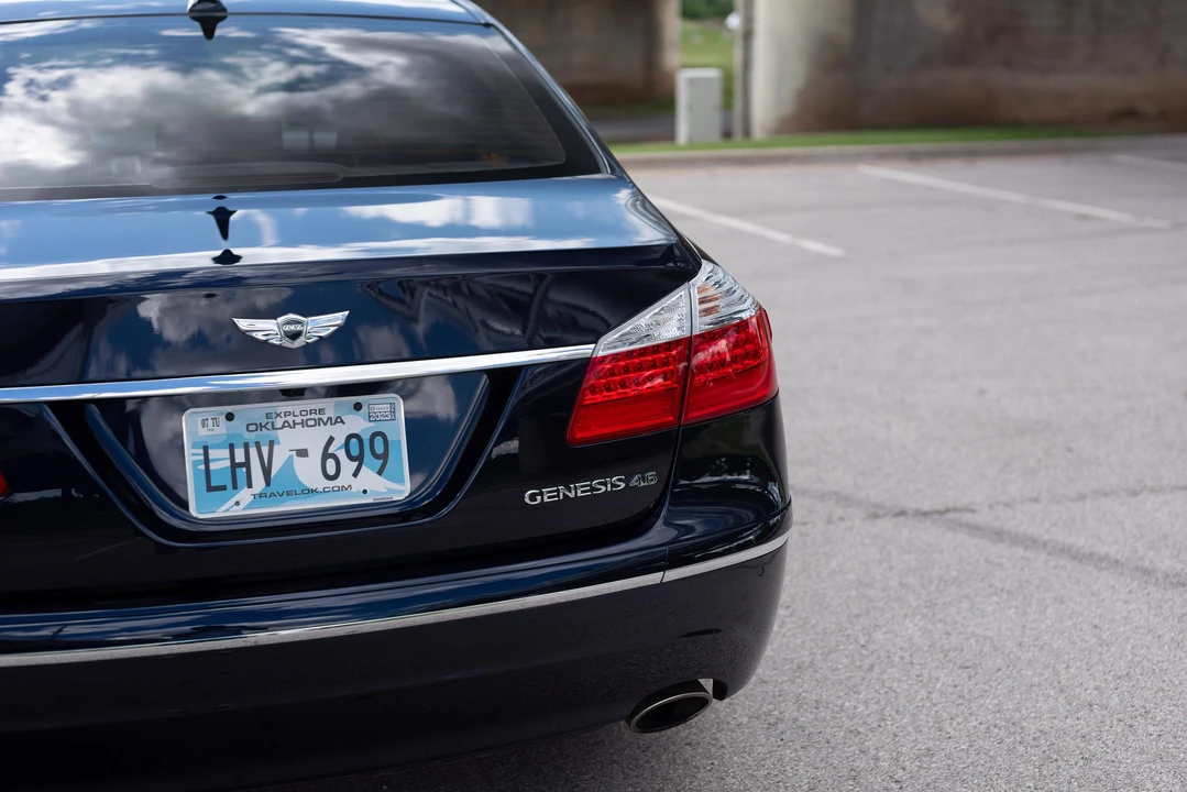 2011 Hyundai Genesis - Image 13 of 31
