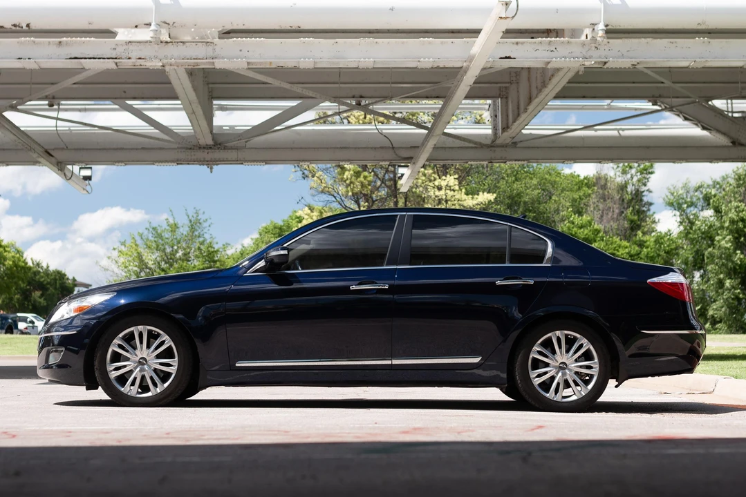 2011 Hyundai Genesis - Image 3 of 31