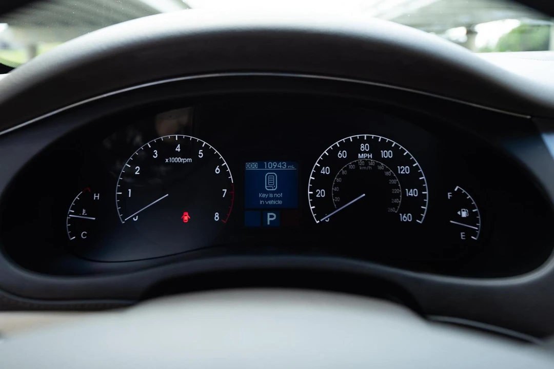 2011 Hyundai Genesis - Image 23 of 31