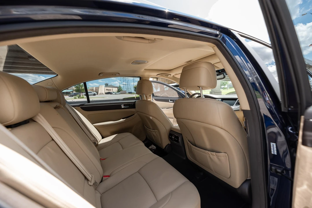 2011 Hyundai Genesis - Image 28 of 31