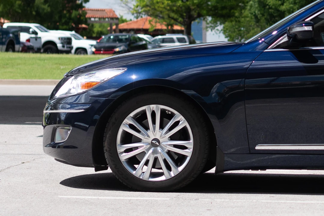 2011 Hyundai Genesis - Image 15 of 31