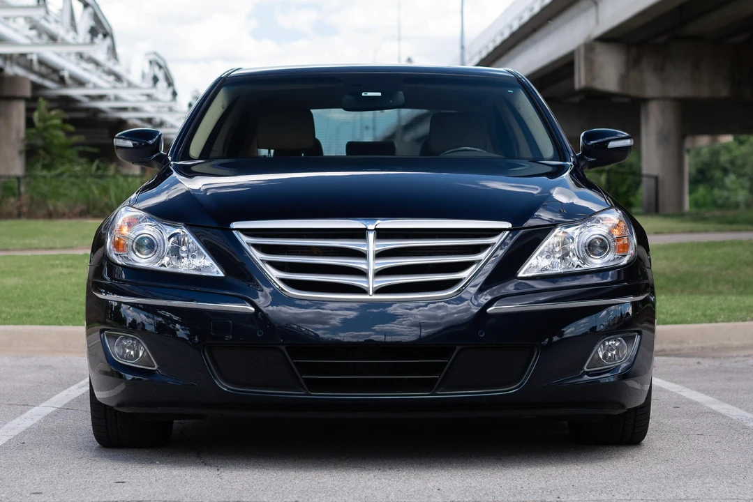 2011 Hyundai Genesis - Image 2 of 31