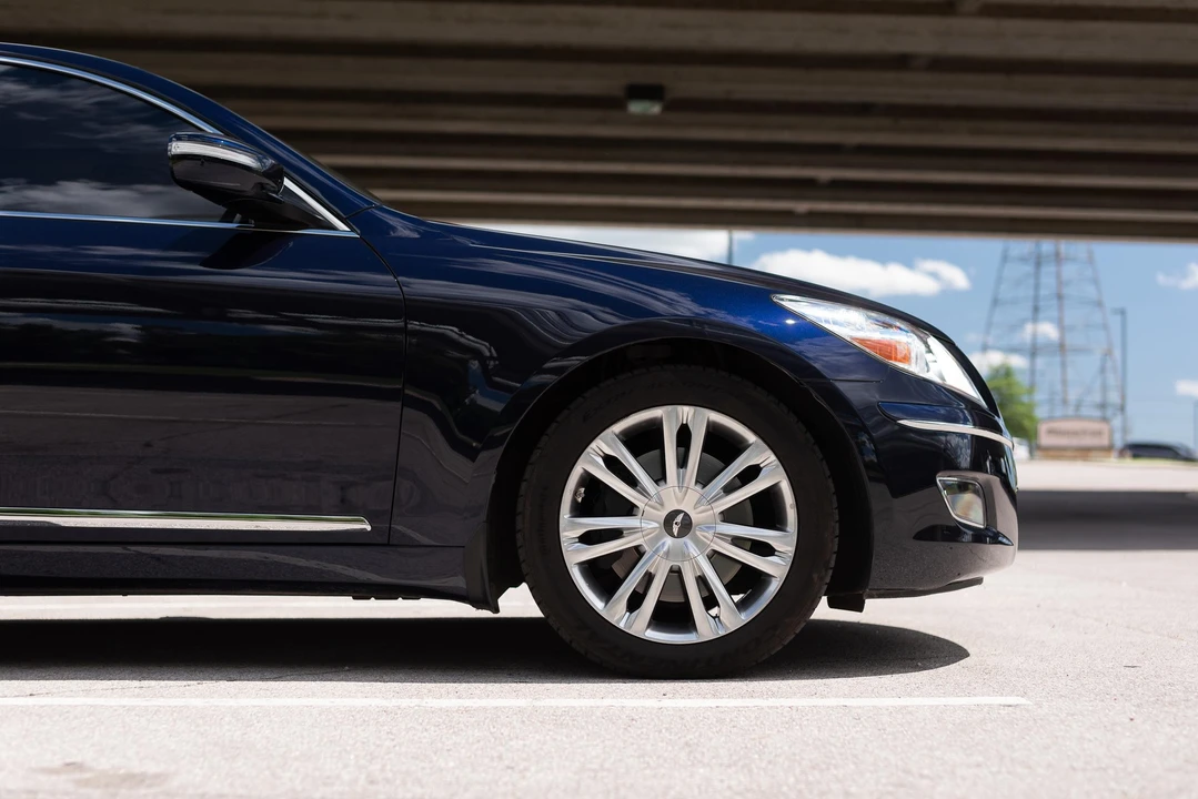 2011 Hyundai Genesis - Image 18 of 31
