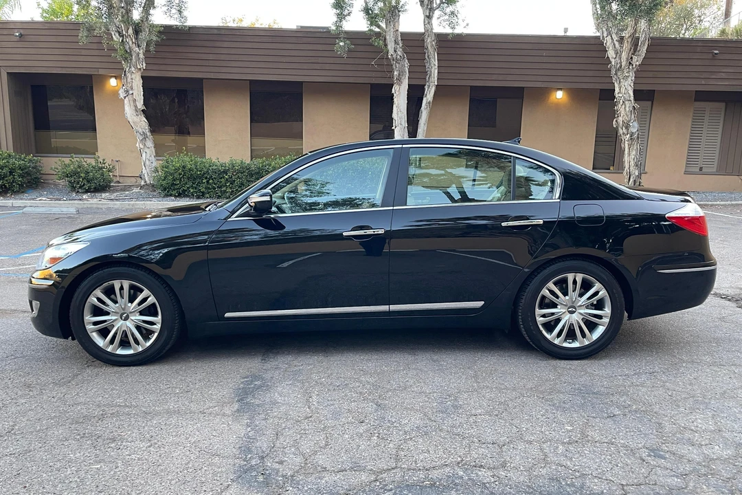 2011 Hyundai Genesis - Image 3 of 31